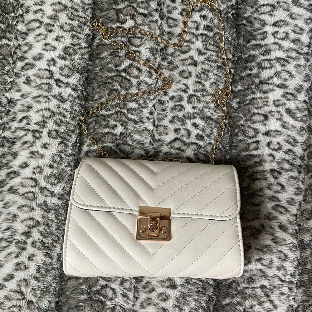 Mini Chevron Flap Chain Shoulder Bag